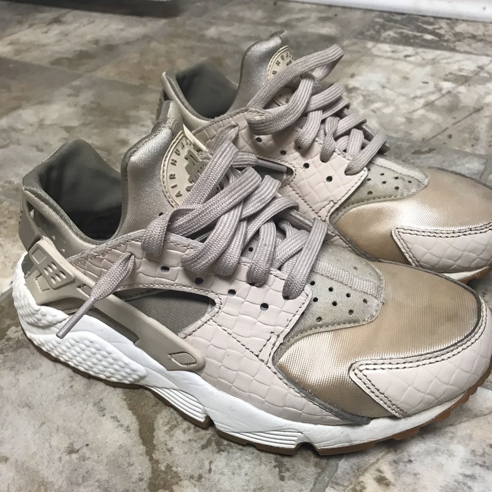 Womens Nike Huaraches